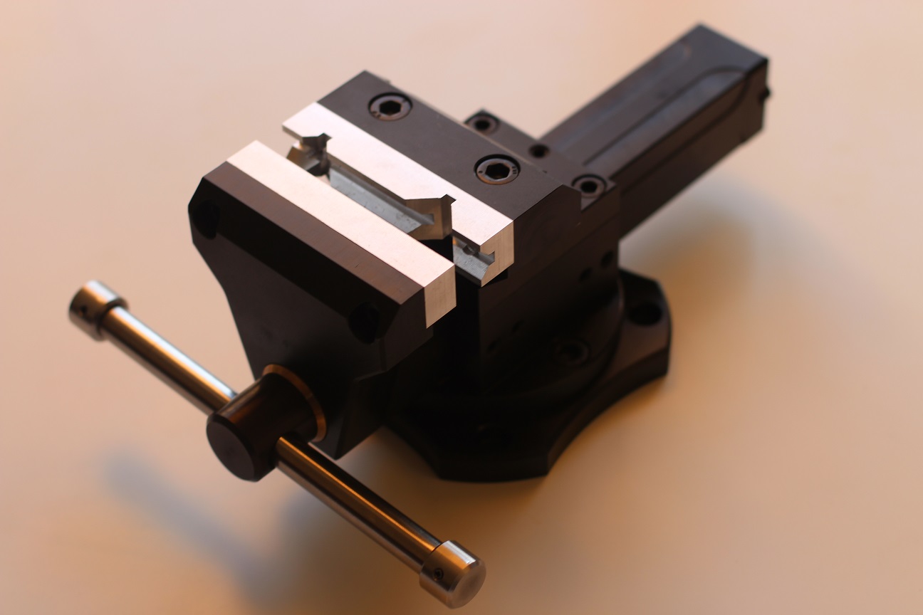 High-precision benchtop vise