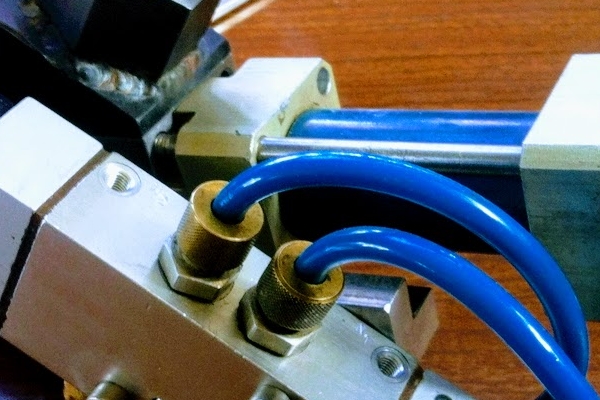 Remote control sandblasting valve